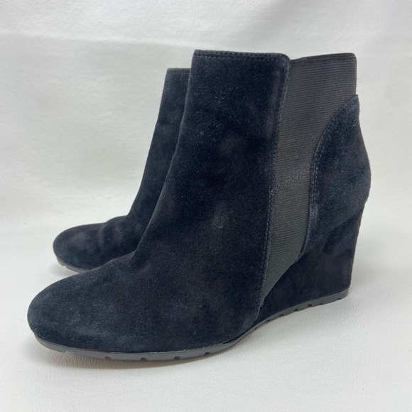 Clarks Artisan 16731 Black Suede Leather Wedge Heel Ankle Boots Women’s Size 6 - Picture 2 of 12